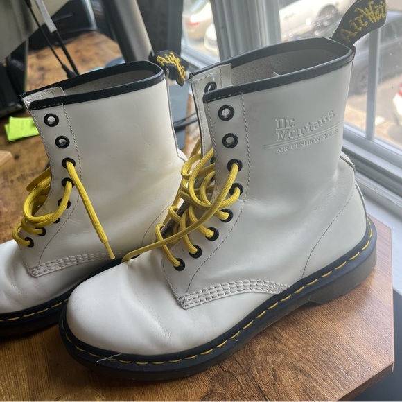Dr. Martens 1460 smooth in white (yellow stitching and laces) - Picture 6 of 10
